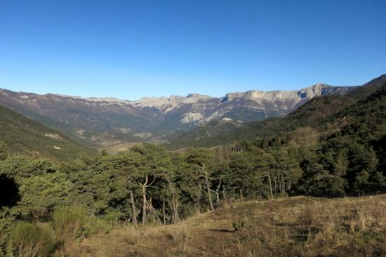 Les remparts de Font d'Urle vus depuis le col de Marignac