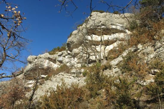 Sur le sentier-balcon entre Pierre Plate et le Serre de la Mule