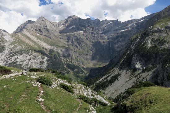 Le fond du cirque de Gavarnie comme on le voit depuis le plateau de Bellevue