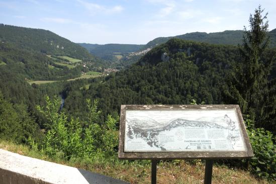 Arrivée au belvédère de la corniche de Goumois