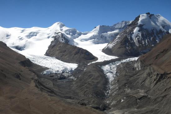 Sur le sommet 5642m duquel on domine la confluence des glaciers à proximité du Japanese camp.