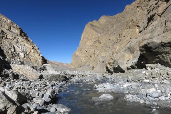 Dans le lit de la Dhechyang khola