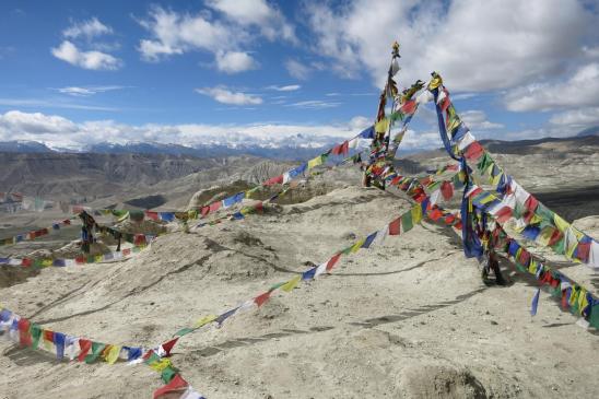 Au sommet de la colline sur laquelle est édifié le fort d'Ame Pal (1er roi du Mustang)