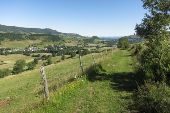 Descente sur la vallée des Claux