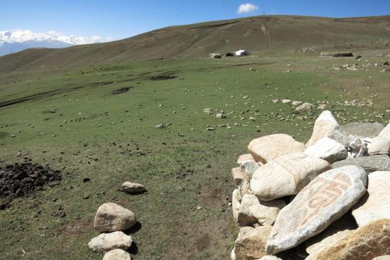 Camps de nomades dans la vallée de la Thulung khola