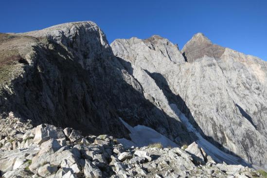 A la Hourquette d'Ossoue vue transversale sur les pics du Vignemale