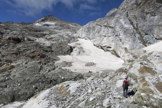 A la base du glacier d'Ossoue (on part en biais sur la gauche)