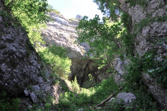 A mi-chemin dans la descente du Pas de la Chèvre