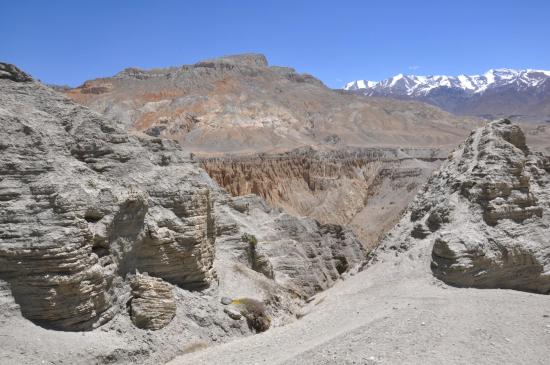 Dans la descente vers Dhigaon