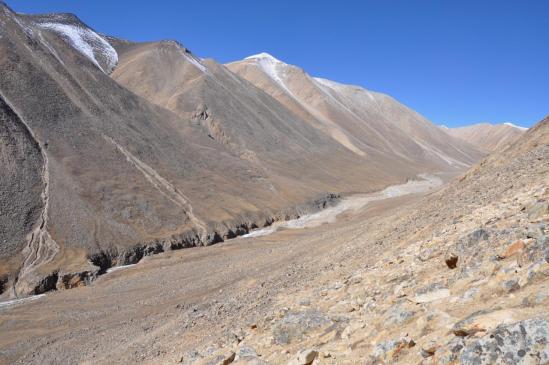 On laisse la vallée de la Ghyun khola pour monter vers le Kekyap La