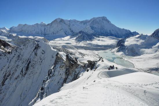 Depuis l'Amphu Labsa, vue sur les Panch pokhari et le Chamlang