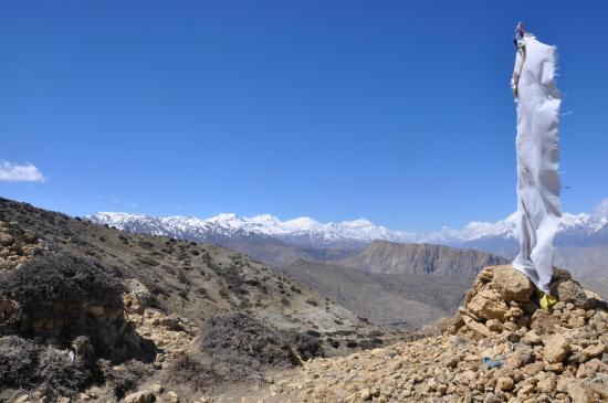 Franchissement du Trik La (Annapurna et Dhaulagiri à l'horizon)