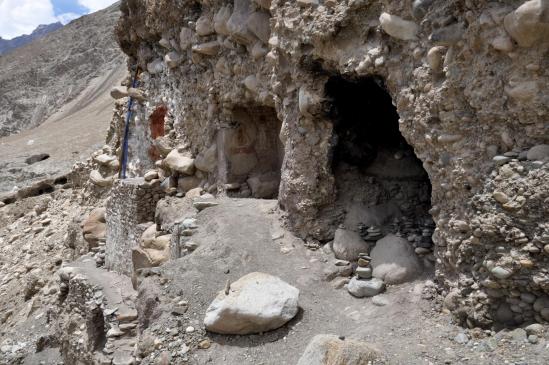Entrée des grottes de Saspol
