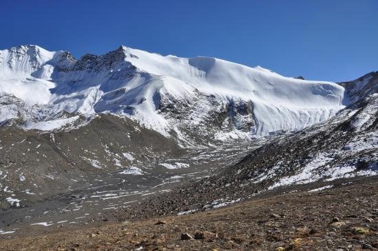 Descente dans la vallée de la Mulung khola (Timalibahi danda et à droite le Mu La)