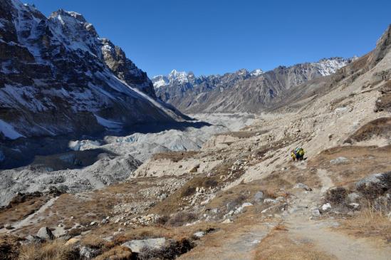 Dans la montée vers Pang Pema depuis Lhonak