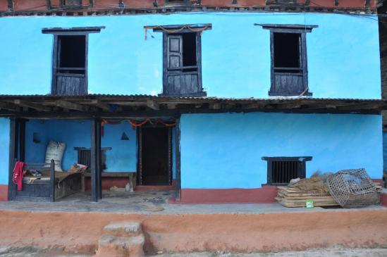 C'est une maison bleue... (montee vers Charikot)