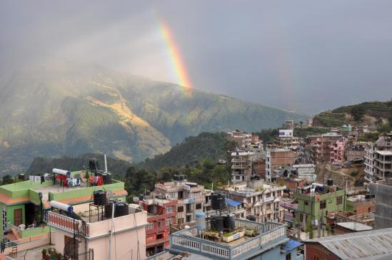 Arc-en-ciel sur Charikot