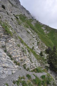 Le sentier n'est pas large sur le balcon E...