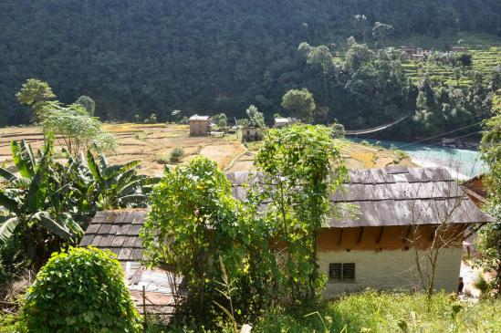 Le village de Nagdah en bordure de la Tama kosi