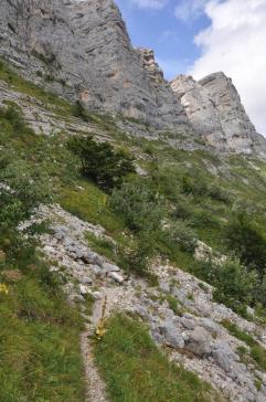 Le sentier n'est pas large sur le balcon E...