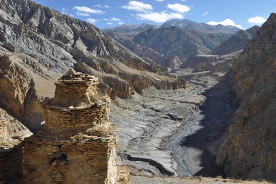 Passage aux chörtens juste avant de descendre dans la vallée de la Chhuchhu gompa khola