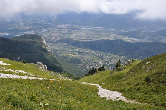 Sur le balcon E, à l'approche du col de l'Arc, la vallée de Grenoble