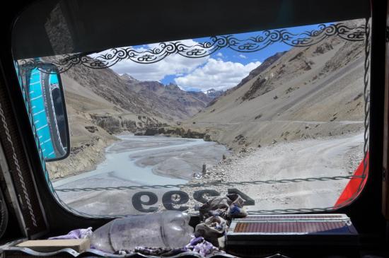 Dans la cabine du camion de Sarchu au départ de la randonnée