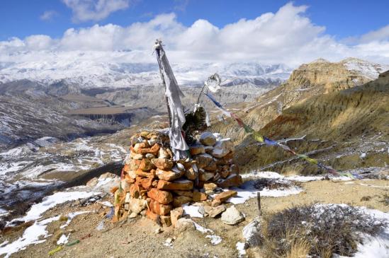 Vue panoramique de la vallée de la Puyang khola depuis le lhato de Khete