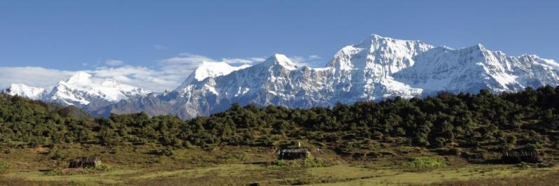 De la Pyutha Hiu Chuli au Gurja himal, la vue depuis le Jalja La a de la gu...