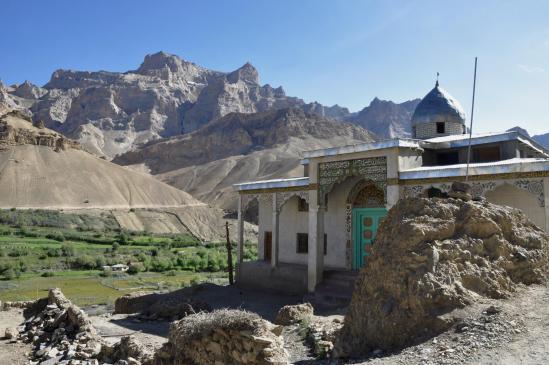 La première mosquée à l'approche de Wakha