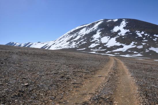 La piste 4x4 du Chyangchumi La (restricted area selon les gardes chinois bien qu'en territoire népalais...)