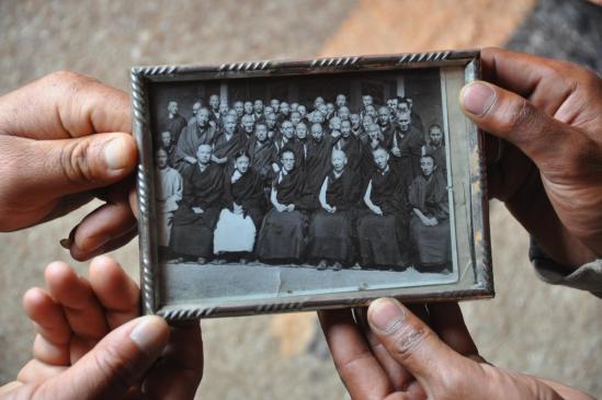 Pokhar Ogyan Rzong (une vieille photo de famille des maîtres de chaque courant bouddhiste...)