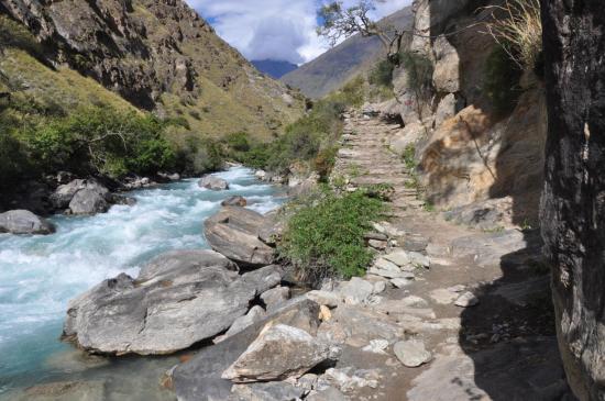 Descente le long de la Phoksundo khola