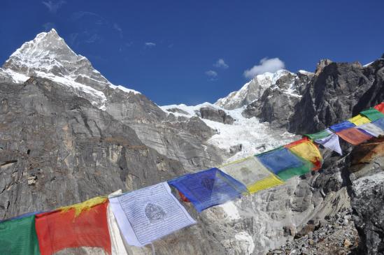 Le Kyashar et le Sabai glacier sur le chemin de Khare