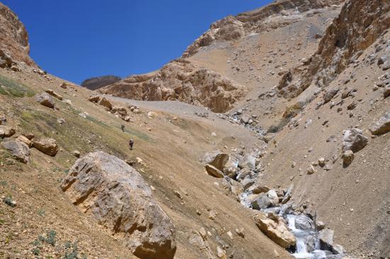 Arrivée au pied du couloir d'accès au Langpo La