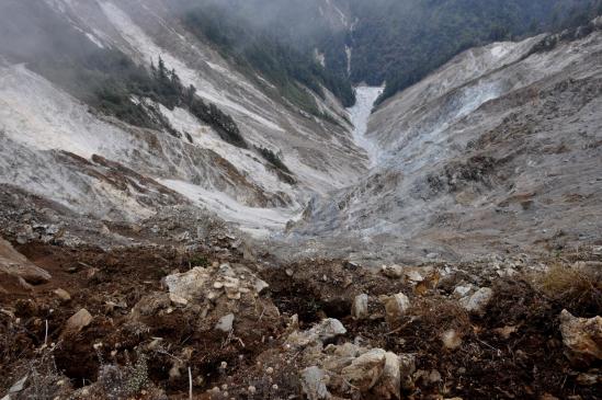 Sur le chemin sécurisé... au départ du Lasiya bhanjyang