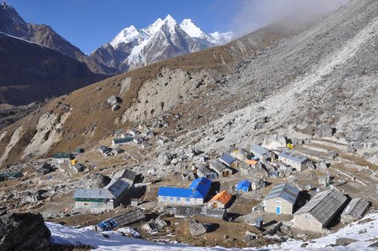 Le village de Khare, camp de base technologique de la région du Mera peak