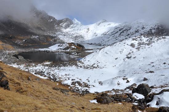 Panch pokhari (derrière le col apparaît le Numbur)