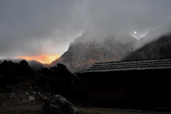 Coucher de soleil et lever de lune à Tseram