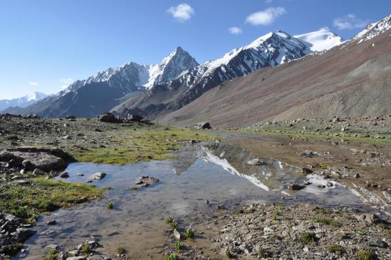 Haute vallée de la Shingri Chu - Le lac, miroir des montagnes