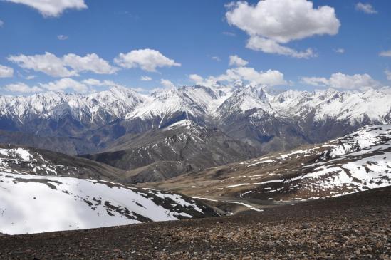 Depuis le Rasi La, panorama sur les montagnes du SW du Zangskar