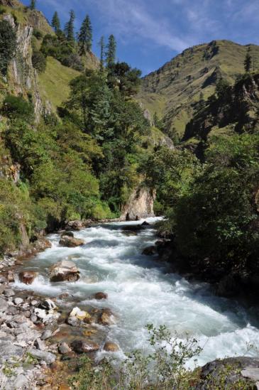 Traversée de la Pani Dal khola à Tatopani