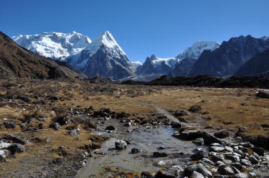 Sur les moraines entre Tseram et Ramchaur (Kabru, Rathong & Kokthang)