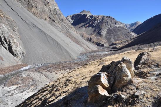 Arrivée à Danga sumna : on s'engage dans le vallon de droite