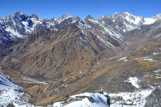 Dans la montée au Gyajo La, vue arrière sur Thare kharka