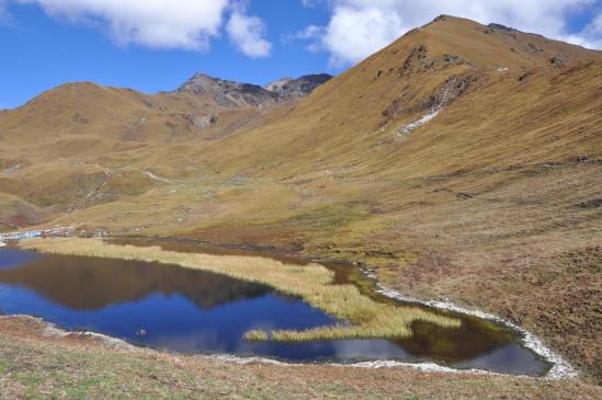 Le petit lac au-dessus de la Seng khola