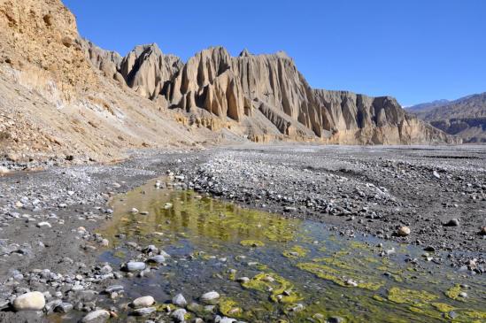 Sur le lit de galets de la Kali Gandaki