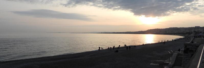 Coucher de soleil sur la Baie des Anges à Nice
