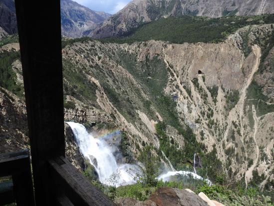 A l'approche de Rigmo (cascade de la Phoksumdo khola)