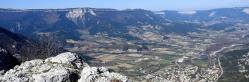 La vallée de la Drôme vue depuis le sommet du pic de Luc